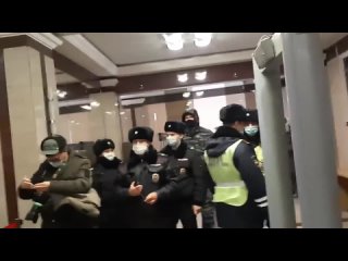 video челябинск полиция приехала к противникам qr штурмующим зсо sex