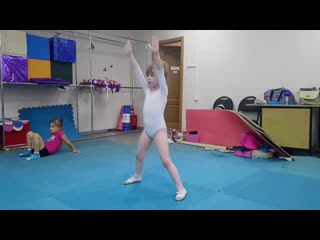 video 爱足美脚社美脚踩踏社区字母圈艾斯爱慕免费视频大全女王踩踏免费视专区提供国 mov 0405 mp4 sex