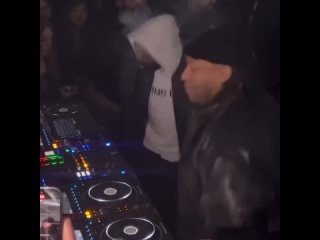 video ye и ty dolla ign на закрытом прослушивании альбома vultures 2 sex