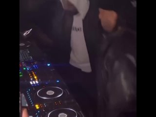 video ye и ty dolla ign на закрытом прослушивании альбома vultures 2 sex