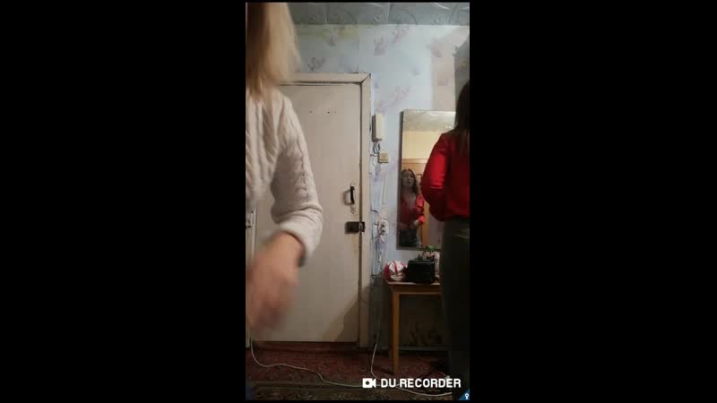 video засветила как подруга переодевалась в зеркале 2020 sex