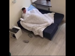 video парень живёт один и вынужден мастурбировать целыми днями sex