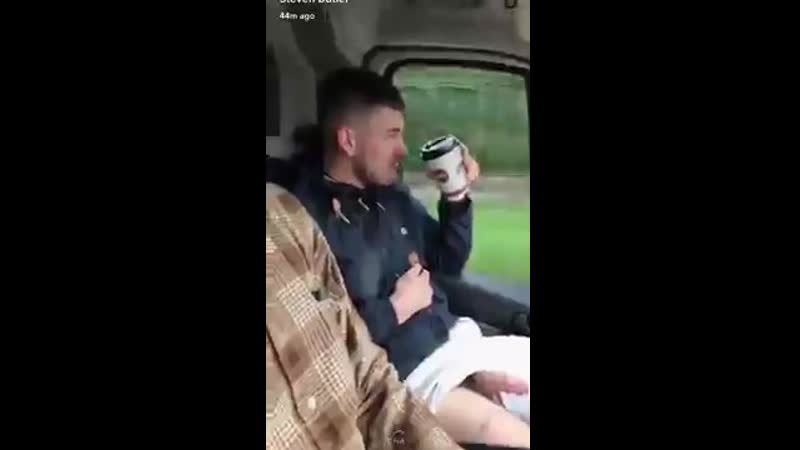 video у парня случайно вылез член из штанов sex