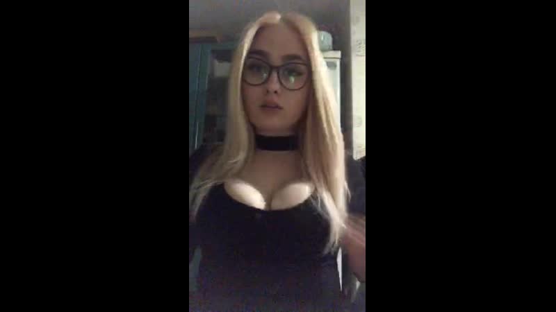 video красивая девушка в очках с большими сиськами перископperiscope sex