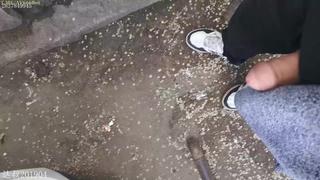 video китаец секс маньяк кончет на жопы азиаток публичное порно сперма конча на юбку штаны трусики в метро автобус sex