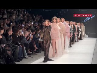video итальянская звезда орнелла мути с дочерью посетили московскую неделю моды найке ривелли прошлась вместе с другими sex