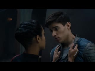 video отрывок из сериала криптон krypton сцена поцелуя sex