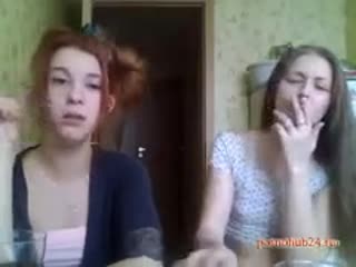 video голубоглазая кокетка позирует и полирует член губками sex