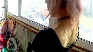 video дала в жопу на балконе порностудентымолодыеаналблондинкидомашнеелюбительскоечастное sex