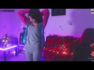 video карина засветила пельмень верблюжью лампку на стриме письку без трусиках в ласинах свети голой пиздой молодая sex