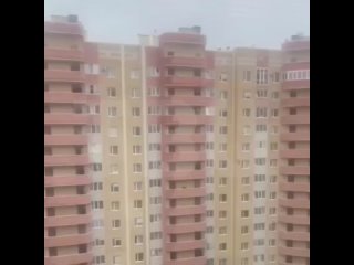 video в ставрополе мужчина выпил лишнего и попытался выброситься с балкона до этого он избил сожительницу и пытался sex
