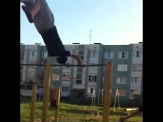 video вписка школьник выломал себе руки жёсткий фейл турник может быть опасен аааааа помогите полная жопа sex