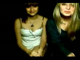 video две красивые школьницы показали большие сиськи в перископе две студентки на вписке за деньги показали грудь минет sex