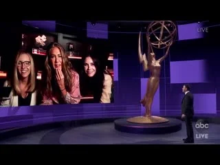 video jennifer aniston courteney cox lisa kudrow really live together sex