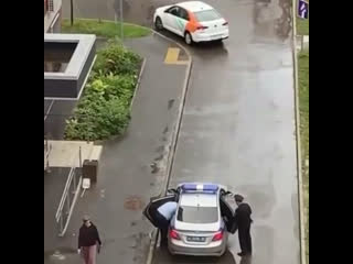 video иностранного специалиста напавшего на женщину из за шорт в подмосковном нахабино задержали городовые им оказался sex