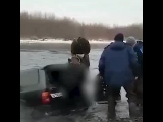 video последние минуты жизни камчатских рыбаков попали на видеорегистратор трое мужчин решили переехать реку плотникова sex