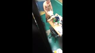 video порно физрук и физручка после рабочего дня занялись сексом прямо в кабинете школы парень запечетлил это все на sex