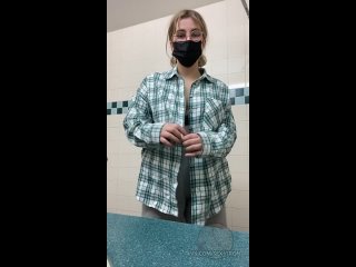 video f19 просто быстро заехал на запрау за чипсами с кетчупом и в итоге покрасовался в ванной самые горячиe девочки sex