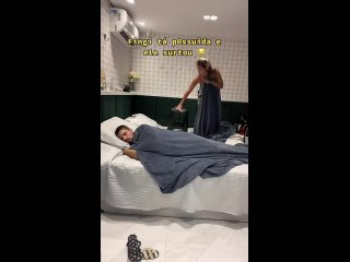 video девушка оригинально разыграла своего парня sex