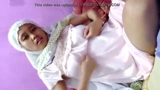 video nonton bokep indo gadis hijab cantik sange colmek sampe crot sex