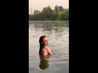 video рената рив думает что она русалка на протяжении 15 секунд sex