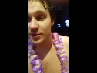 video жарят курицу и пихают вдвоём телке в ротик sex