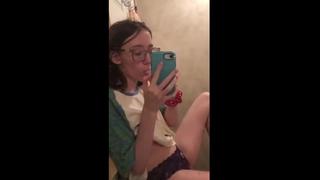 video дрочит в ванной с украденного телефона секс сосет милф сексвайф sexwife ебут камшот на лицо анал мжм жмж инцест sex