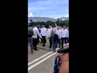 video urgente momento históricoautoridades venezolanas y colombianas se abrazan e hd mp4 sex