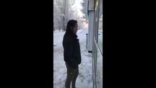 video опускают шлюху на улице заставляют раздеваться и покупать сосет рабыню на публике киоск ларек дилдо унижают бдсм sex