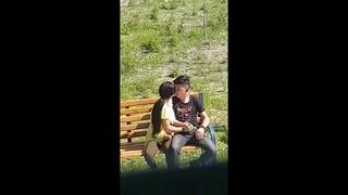 video казашка дрочит и сосет парню на улице скрытая камера снимает публичный секс при людях скамейке лавочке парке sex