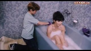 video мальчик и взрослая женщина в душе sex