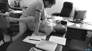 video xxx начальник выебал на работе замужнюю секретаршу домашнее русское порно с разговорами скрытая камера изменяет sex