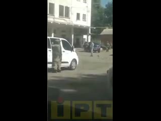 video в киеве мужик с гранатой захватил полицейского sex
