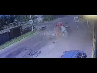 video в г россошь воронежская область грузовик столкнулся с легковушкой и оба авто поочередно зацепили велосипедиста sex