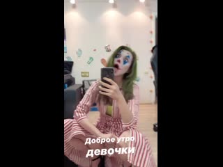 video аринян трет себя по пизде в прямом эфире засветила трусы во время стрима трсусики без цензуры теребит киску sex