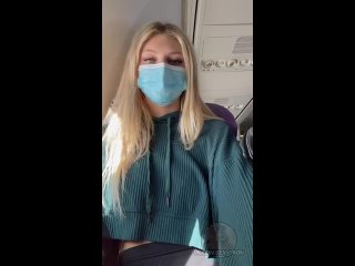 video быть 19 летним значит выставлять свои сиськи напоказ где угодно даже на высоте 30 000 футов в небе оцени девочку sex