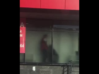 video пятёрочка выручает смешное видео парочка занимается сексом на ветрине магазина sex