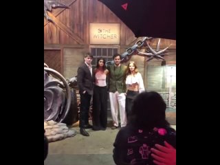 video joey batey anya chalotrahenry cavill and freya allan at tudum джои бэйти аня чалотра генри кавилл и фрейя аллан на sex
