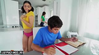 video подруга с ее мамой ублажили парня threesome ffm жмж sex секс anal анал минет big tits ass teen milf sex