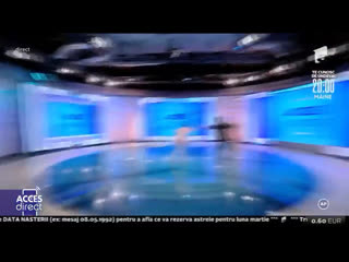 video голая женщина выбежала и попыталась кинуть камень в ведущую sex