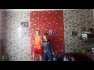 video жирный уебан со своим братом танцуют под моргенштерна sex
