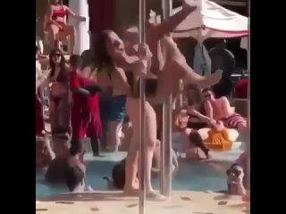 video решила покрасоваться перед всеми sex