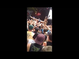 video feel the girls crowd surfing sex