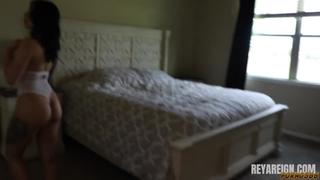 video брат увидел как сестра переодевается а сестра была не против этого и отсосав член присела на него sex