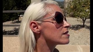 video порно ей 47 софи логан расслабляется с молодым парнем у бассейна porn sex milf mature sophie logan sex