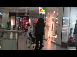 video инвалид подкатывает к девушкам пикап пранк sex