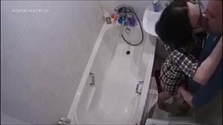 video скрытая камера реальная измена жена уложила детей спать а сама в душ трахаться сосет становиться раком трахает в sex