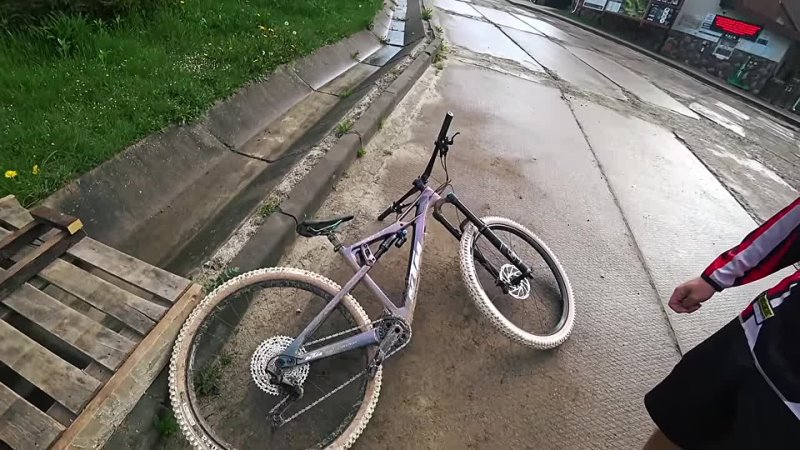 video adventure team врываемся в горы на двухподвесах катаем downhill sex