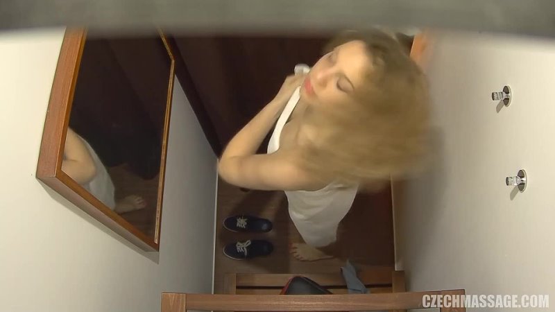 video массажист трахнул клиентку в масле а еблю снял на скрытую камеру sex