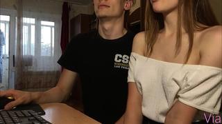 video скучно и родителей нет дома а давай посмотрим порно сестра sex